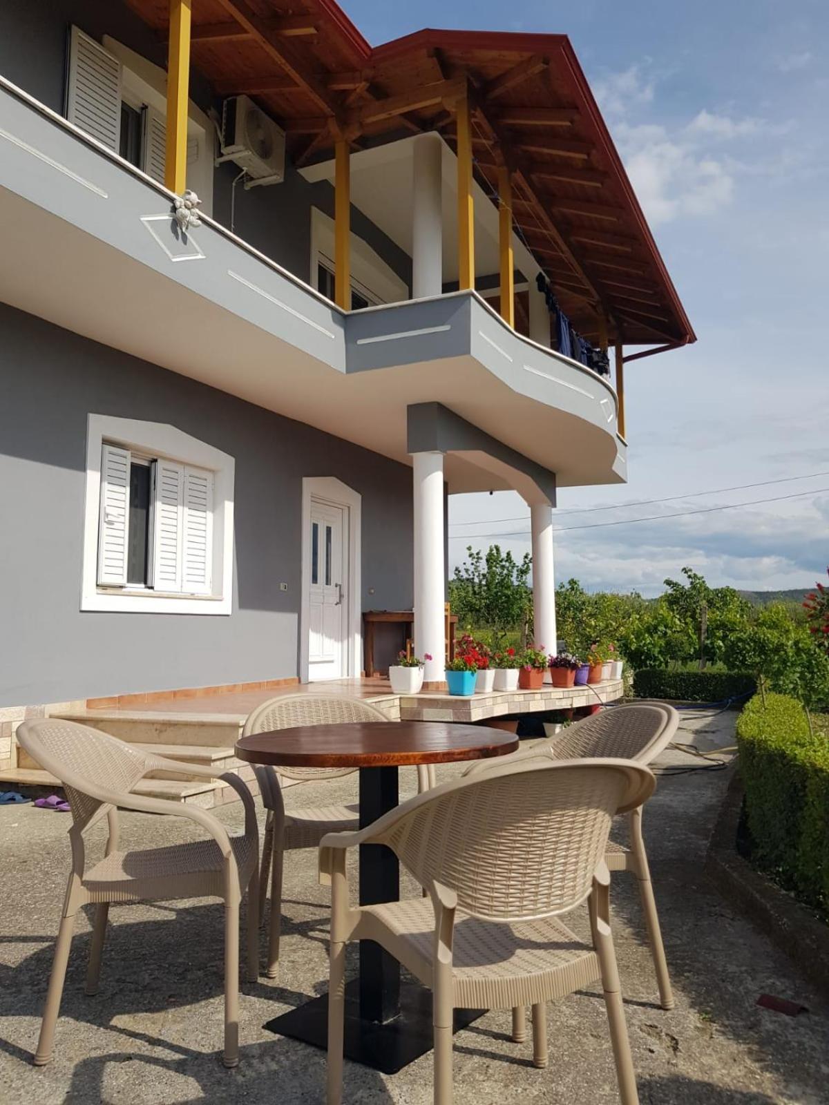 Rent Rooms Sakolli Berat Exterior photo