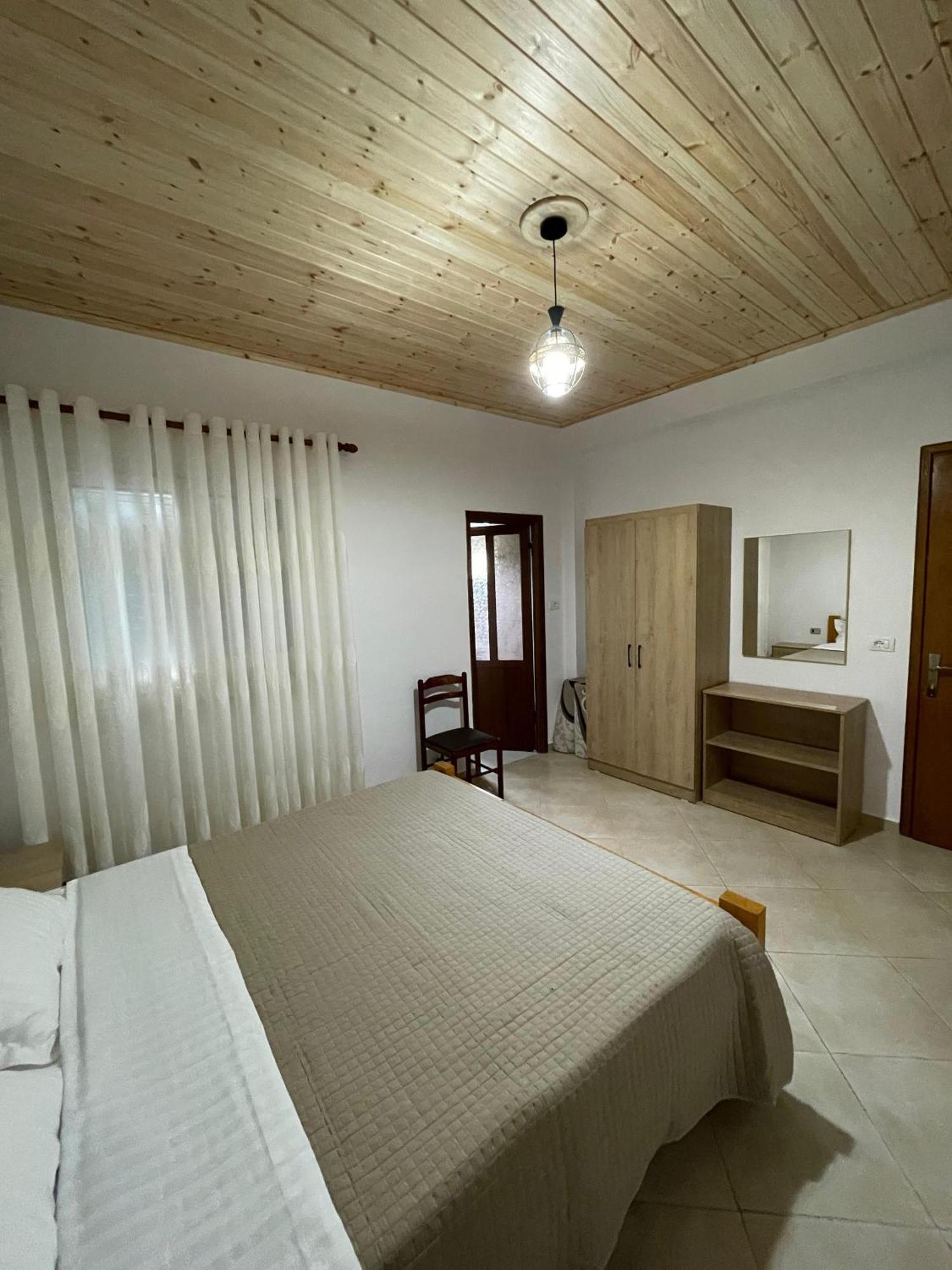 Rent Rooms Sakolli Berat Exterior photo