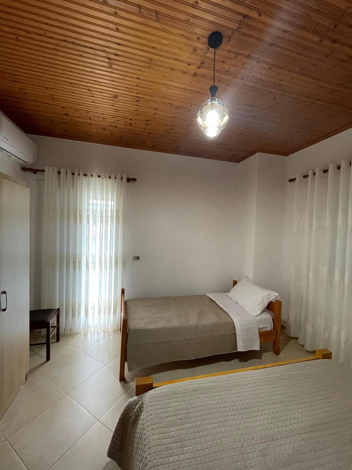 Rent Rooms Sakolli Berat Exterior photo